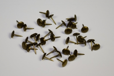 Gwoździe tapicerskie pinezki 10mm wzór kwiatek stare złoto 100szt.